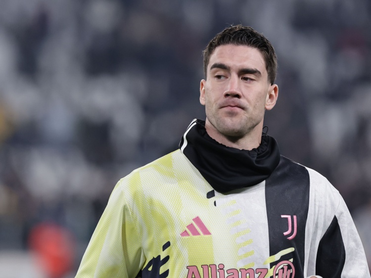 爱游戏-罗马诺：弗拉霍维奇去新月的交易已搁置 后者当前专注于其他目标