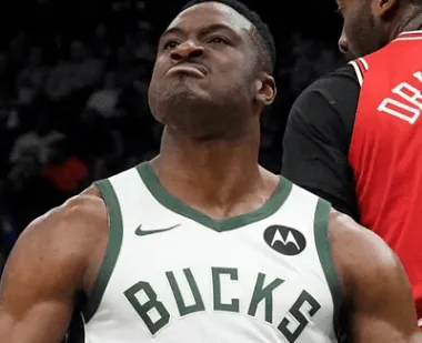 爱游戏体育官网-美记:在签下萨纳西斯-阿德托昆博后,雄鹿至少将裁掉一人