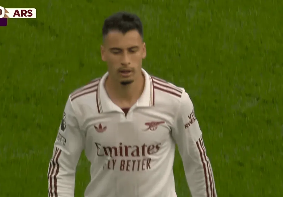 爱游戏体育-马丁内利本场数据:0射门0尝试过人,2次对抗全胜,1抢断