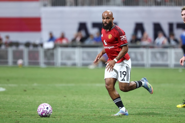 爱游戏官网-曼晚赛后球员评分:姆伯莫8分领跑全场,巴因德尔4分垫底,梅努仅获5分