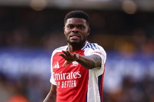 记者：换下托马斯是预防措施，阿森纳对其可能缺战皇马不是很担心