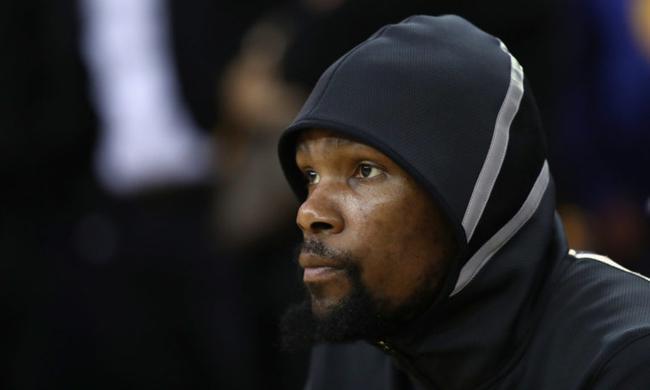 九年前的今天，雷霆球星杜兰特宣布自己将在新赛季加盟勇士