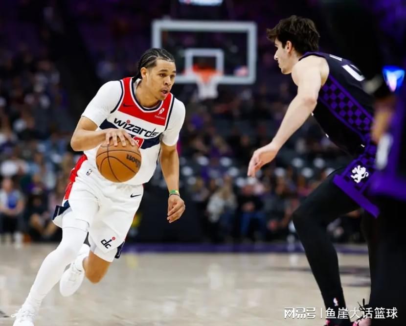 爱游戏APP-完胜！威少26分+6三分，小萨13+6湖人旧将爆发，德罗赞两人起冲突