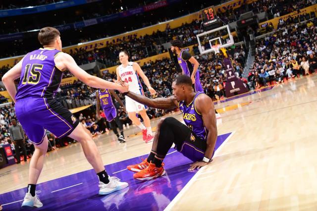 爱游戏官网-伤病潮来袭湖人连胜不断，詹姆斯身边众将挺身而出