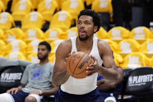 爱游戏官网-伤病潮来袭湖人连胜不断，詹姆斯身边众将挺身而出