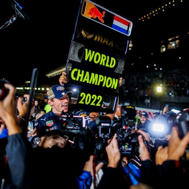 爱游戏体育官网-混乱规则难掩维斯塔潘冠军成色 双冠王实至名归