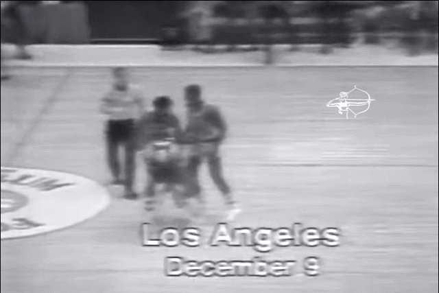 爱游戏-【观察】格林重拳被普尔躲过 结实地砸在了勇士脸上