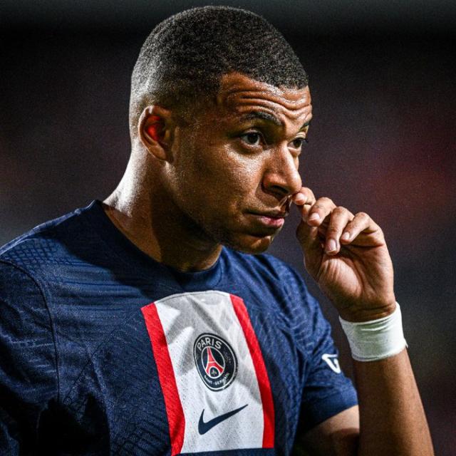 爱游戏体育官网-姆巴佩叕思动，牵扯坎波斯，全透明巴黎无奈更无能？